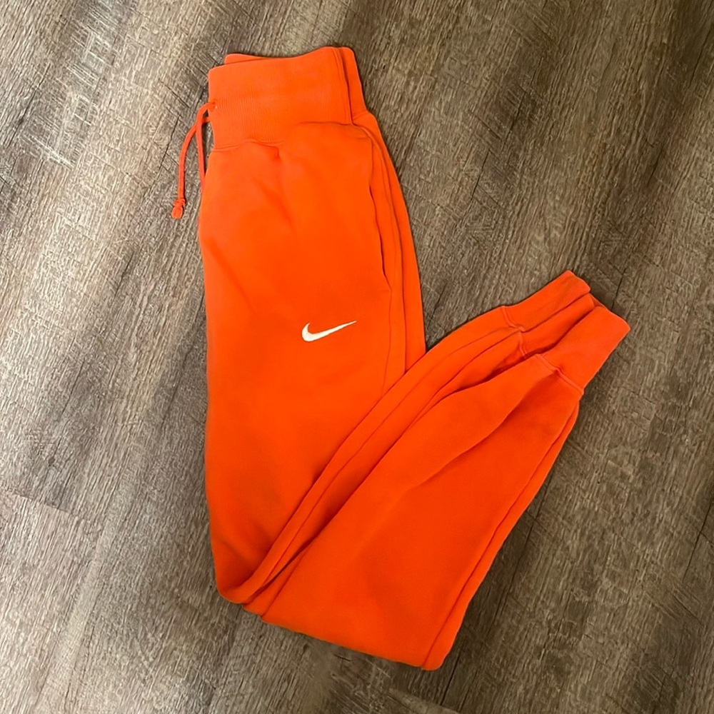 Women’s Nike sweatpants